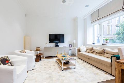 undefined, Sterling Mansions, Leman Street, Aldgate, London, E1