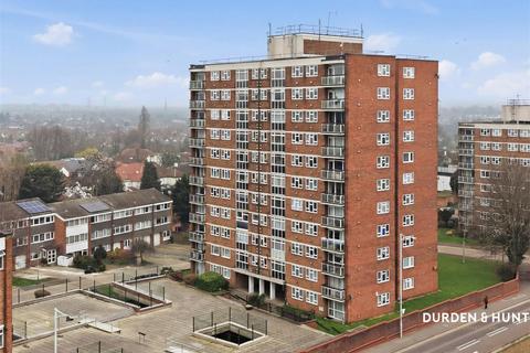 1 bedroom apartment for sale - Gardner Close, Wanstead E11