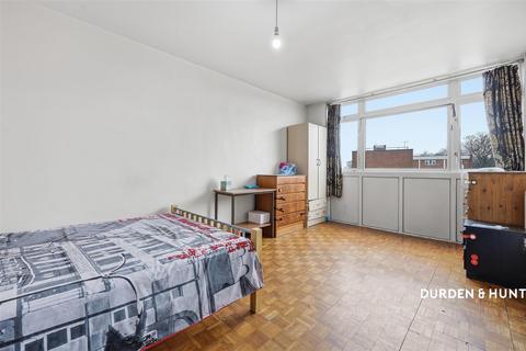 1 bedroom apartment for sale, Gardner Close, Wanstead E11
