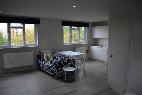 Studio to rent, Hendon Way, London NW2