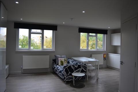 Studio to rent, Hendon Way, London NW2