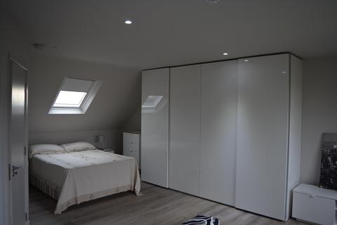 Studio to rent, Hendon Way, London NW2