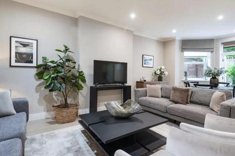 3 bedroom apartment to rent, Fitzjohns Avenue, London, NW3