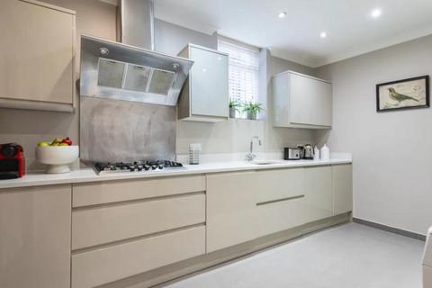 3 bedroom apartment to rent, Fitzjohns Avenue, London, NW3