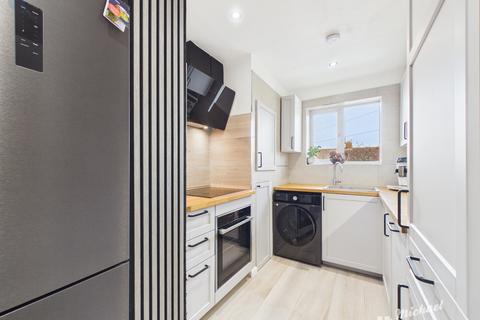 2 bedroom maisonette for sale, Churchill Avenue, Aylesbury