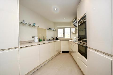 2 bedroom flat for sale, San Diego Way, Eastbourne