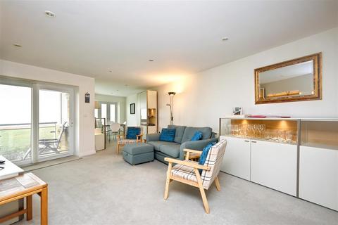 2 bedroom flat for sale, San Diego Way, Eastbourne