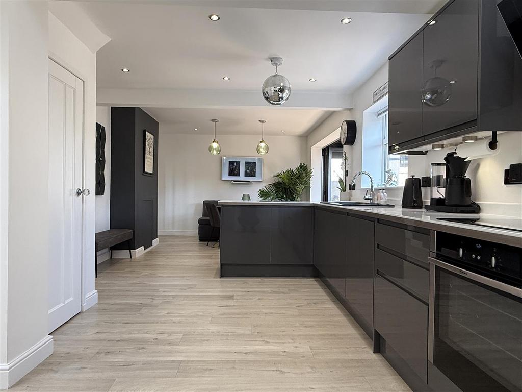 Dining kitchen