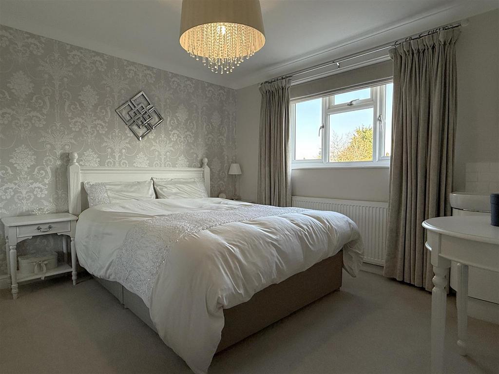 Bed1a.JPG
