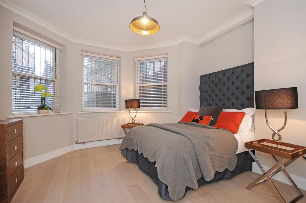 GF 95 FJ master bedroom 1.jpg