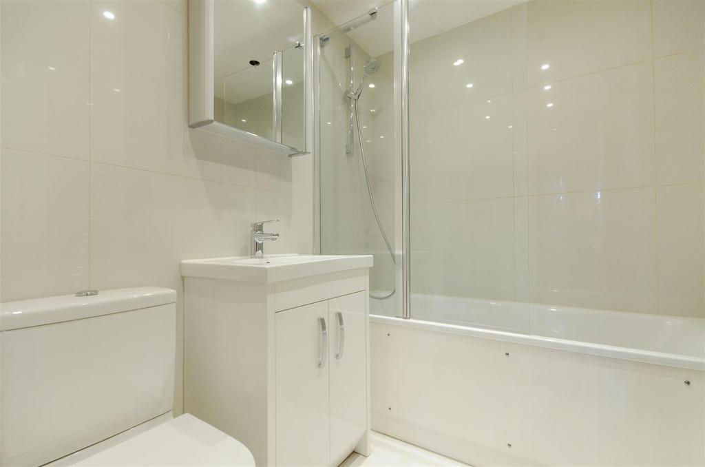 GF 95 FJ master bathroom.jpg