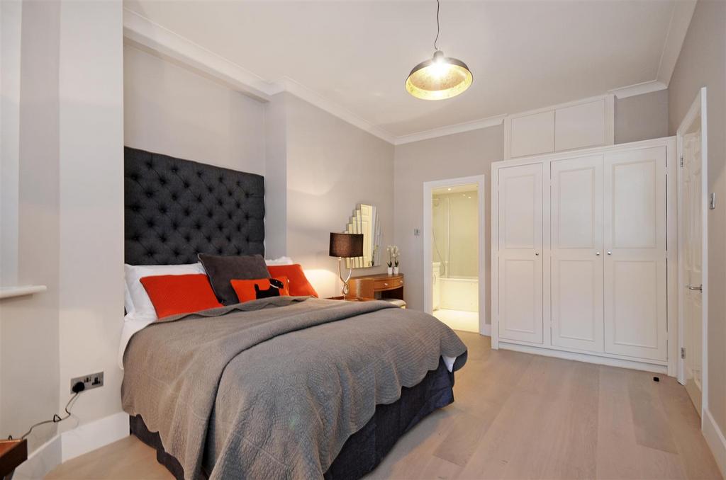 GF 95 FJ master bedroom 2.jpg