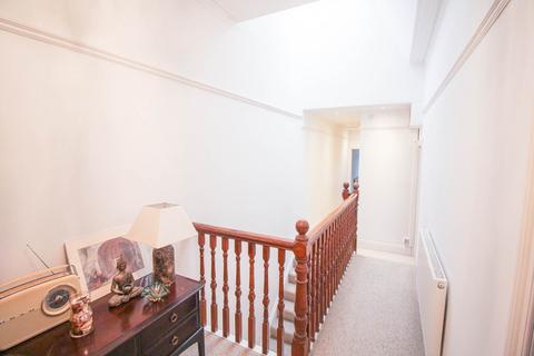 3 bedroom flat for sale, Ellenborough Park Area*Close to Beach & amenities*3 Bedrooms*