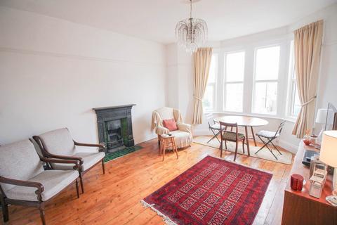 3 bedroom flat for sale, Ellenborough Park Area*Close to Beach & amenities*3 Bedrooms*