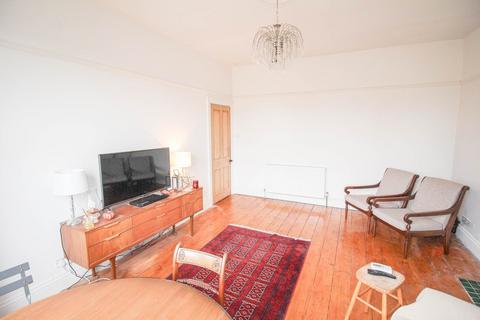 3 bedroom flat for sale, Ellenborough Park Area*Close to Beach & amenities*3 Bedrooms*