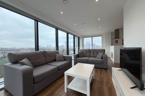 3 bedroom apartment to rent, Trafford Road, Salford M5