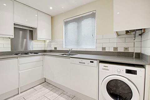 undefined, High Road, London N20