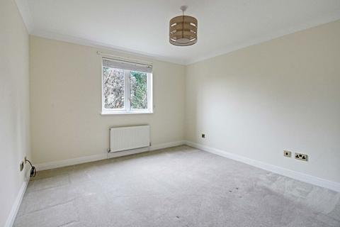 undefined, High Road, London N20