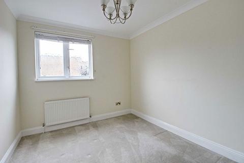 undefined, High Road, London N20