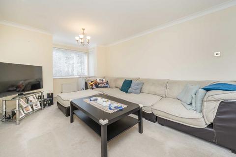 undefined, High Road, London N20