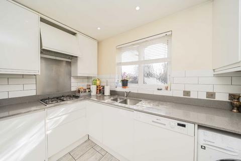 undefined, High Road, London N20