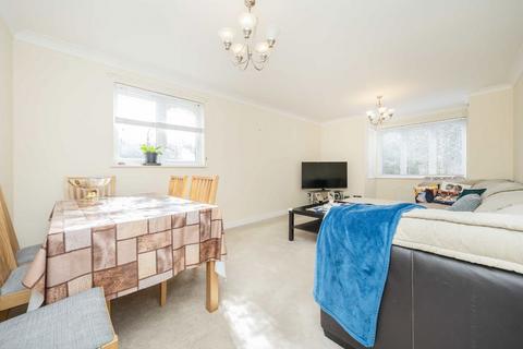 undefined, High Road, London N20