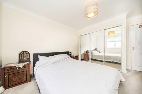 undefined, High Road, London N20