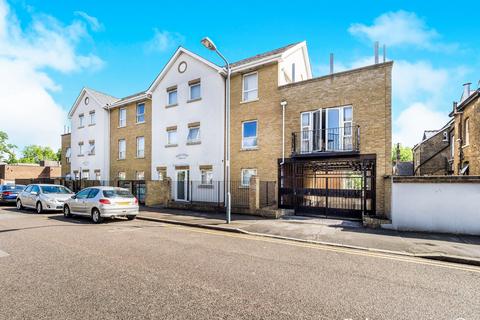 2 bedroom flat to rent, Kiran Court, London, E11
