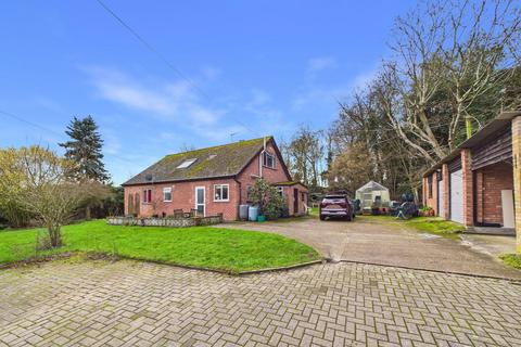 3 bedroom detached house for sale, Grove Road, Brockdish