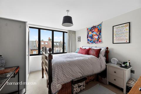 2 bedroom flat for sale, Gatton Road, London