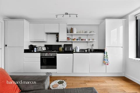 2 bedroom flat for sale, Gatton Road, London