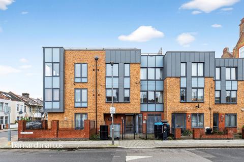 2 bedroom flat for sale, Gatton Road, London