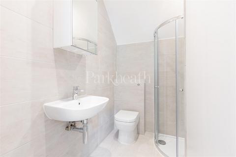 Studio to rent, Christchurch Avenue, Kilburn NW6