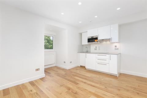 Studio to rent, Christchurch Avenue, Kilburn NW6
