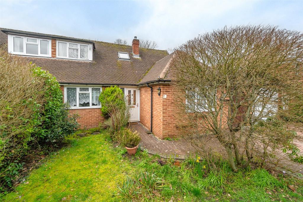 Frensham Road, Berkshire RG45 3 bed semi-detached house - £635,000