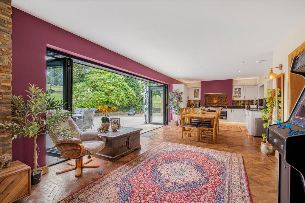 Kitchen / Dining