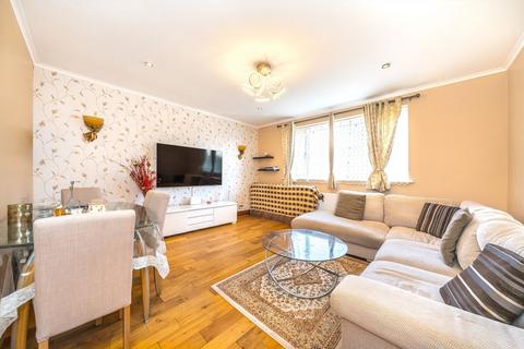 undefined, Elmwood Avenue, Feltham TW13