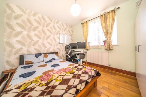 undefined, Elmwood Avenue, Feltham TW13