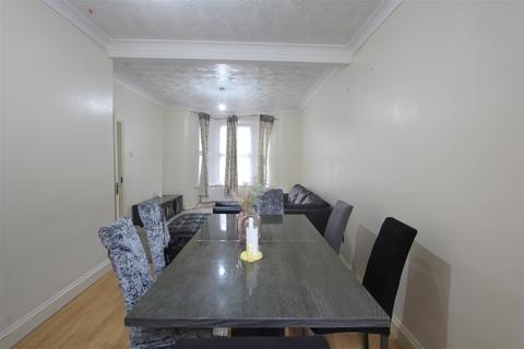 undefined, Forest Gate E7