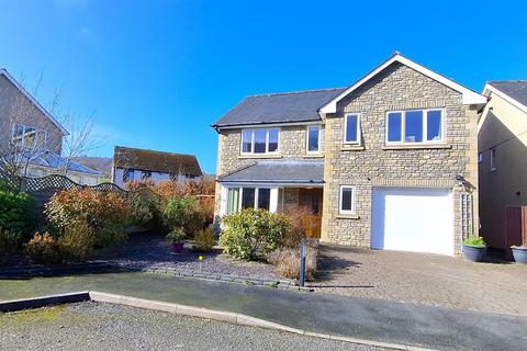 undefined, Llandrillo