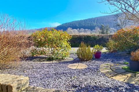 undefined, Llandrillo