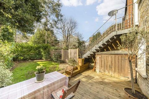 3 bedroom maisonette for sale, Yonge Park, London N4