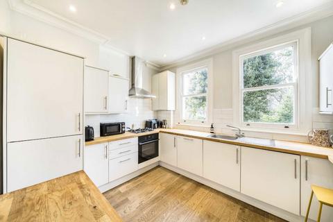 3 bedroom maisonette for sale, Yonge Park, London N4