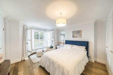 3 bedroom maisonette for sale, Yonge Park, London N4