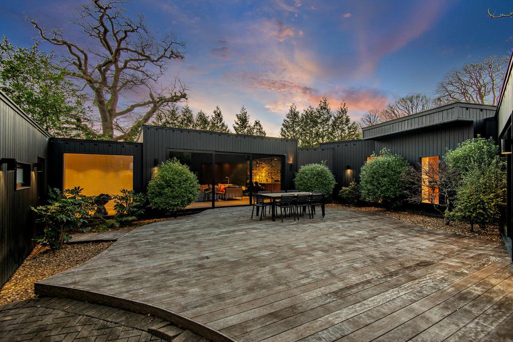 Twilight Annexe