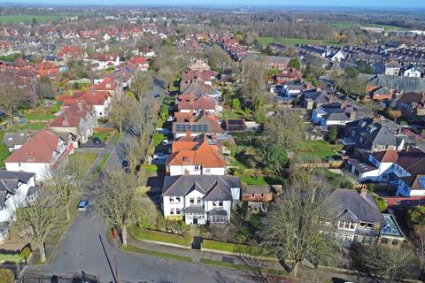 4 bedroom detached house for sale, Kenilworth Avenue, Harrogate, HG2