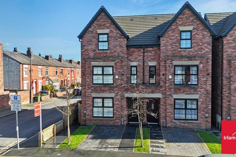 Lansdowne Road, Eccles, M30