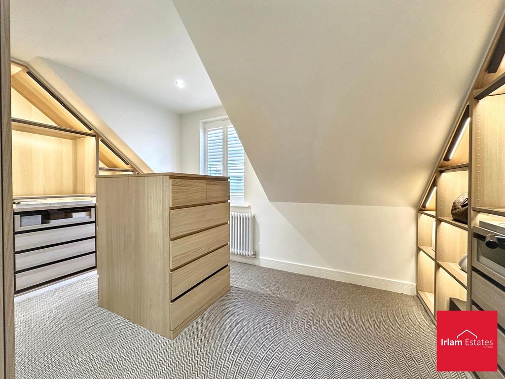 Bedroom 2/Walk in robes