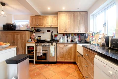 undefined, Belmont Hill, Newport CB11