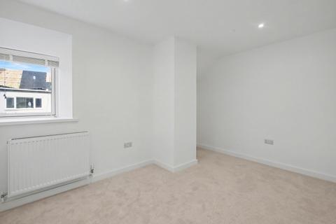 3 bedroom semi-detached house to rent, Corn Street, Witney